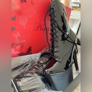Black Pleaser boots Size 7